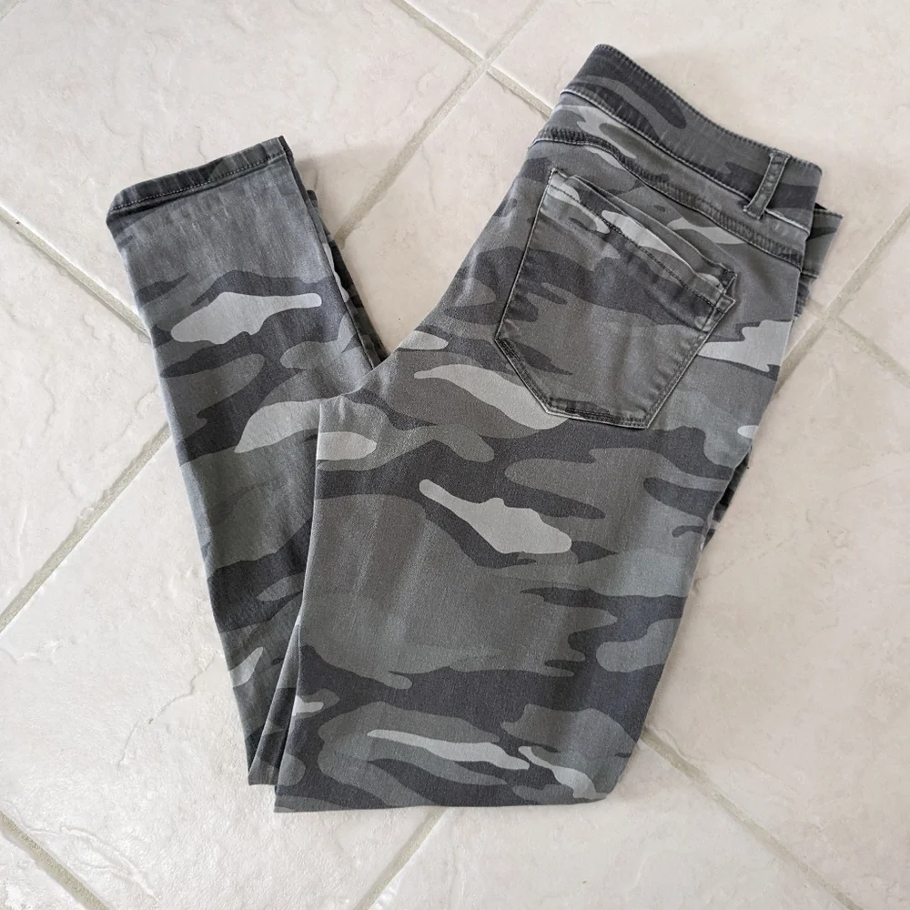 Democracy Jeans - Picture 3 of 5